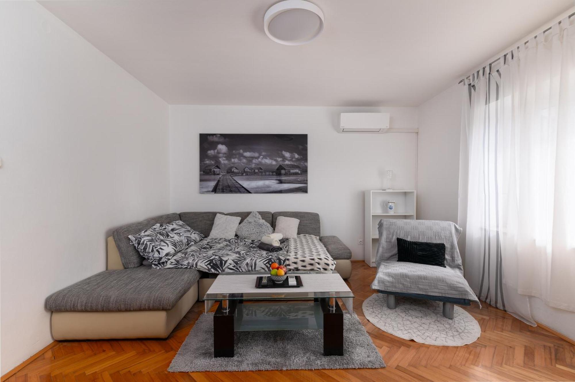 פאז'אנה Apartman Milijana מראה חיצוני תמונה